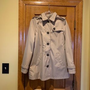 Beige raincoat with cheetah print lining